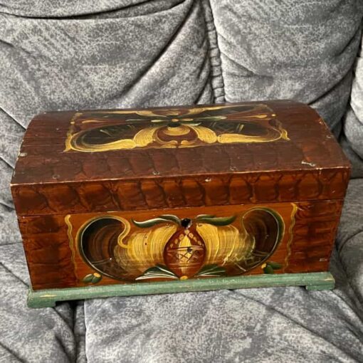 Swedish old small SEWING BOX kurbits paintings