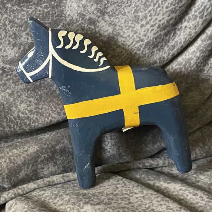Sweden HORSE – 4 inch. blue-yellow - Sverigehasten Tag