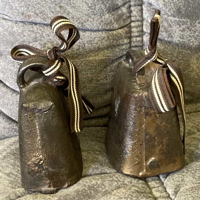 Two Swedish antique COWBELLS with patina - Image 2
