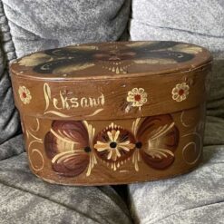 A beautiful TINA BOX "svepask"  - kurbits painted  Leksand Swedish