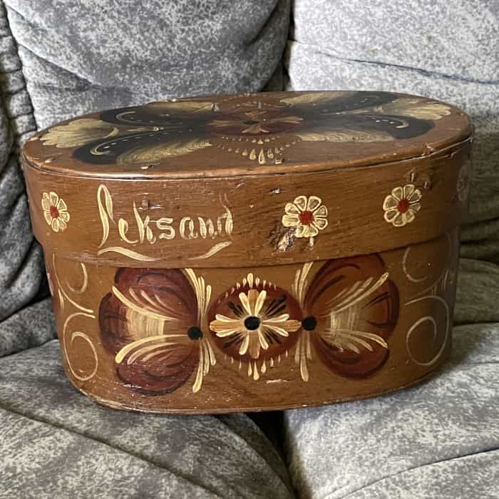 A beautiful TINA BOX "svepask" - kurbits painted Leksand Swedish