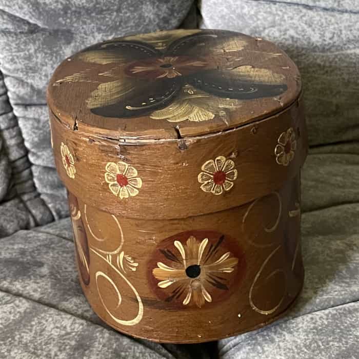 A beautiful TINA BOX "svepask" - kurbits painted Leksand Swedish - Image 2