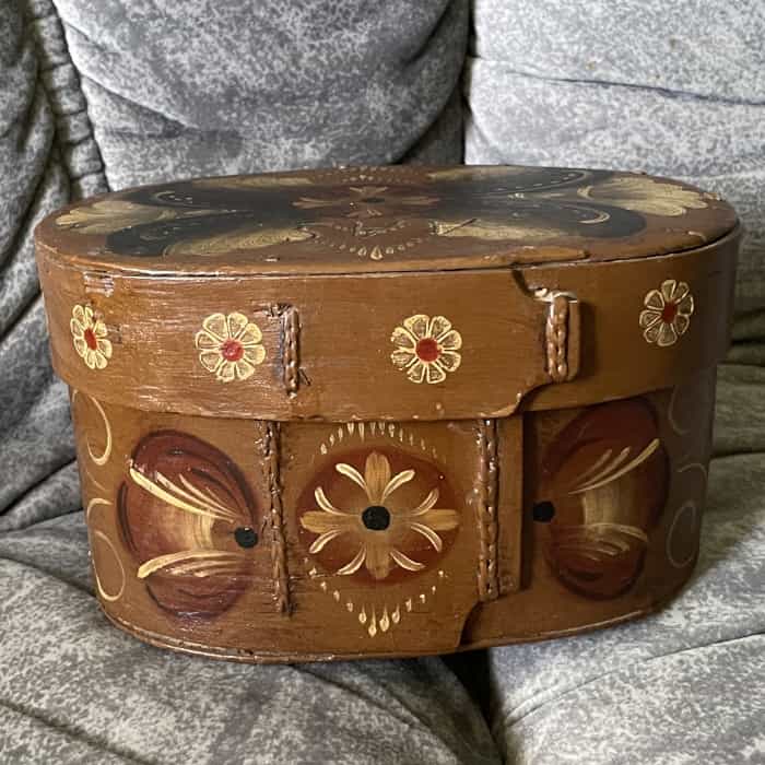 A beautiful TINA BOX "svepask" - kurbits painted Leksand Swedish - Image 3