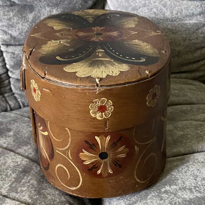 A beautiful TINA BOX "svepask" - kurbits painted Leksand Swedish - Image 4