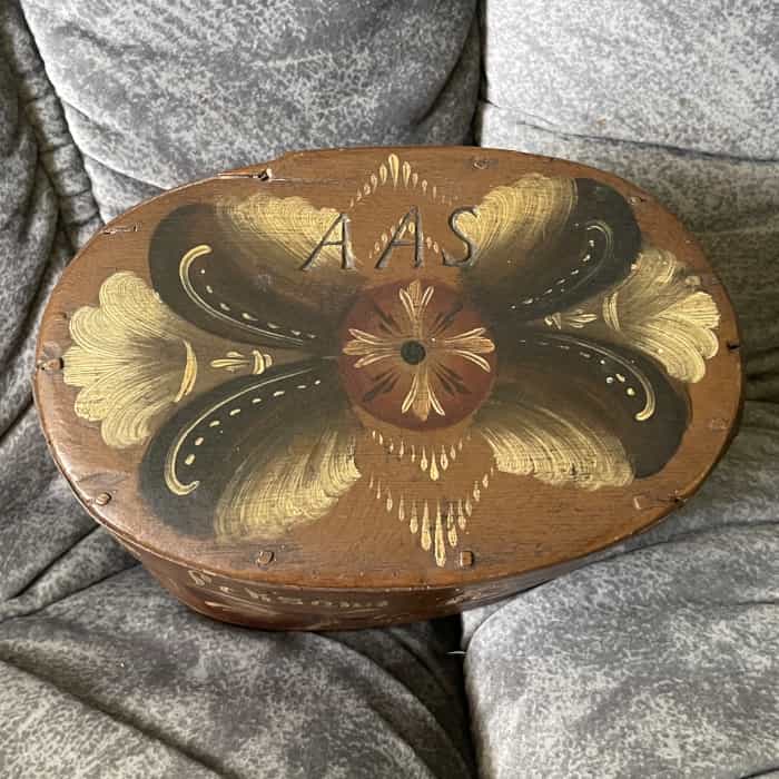 A beautiful TINA BOX "svepask" - kurbits painted Leksand Swedish - Image 5